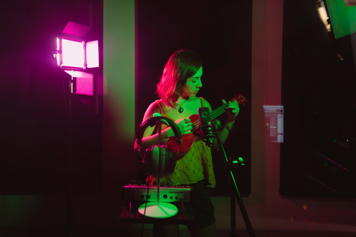 How to Make an Oouuh Inspired Ukulele AI Video from Photos